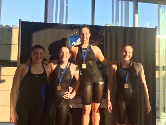 Dans la catégorie 15 ans et plus au 200 mètres dos les filles de Montmagny  terminent les 4 premières Annabelle Blais, Raphaëlle P.Marceau,  Ann-marie Couillard, Liza-Marie Blais  