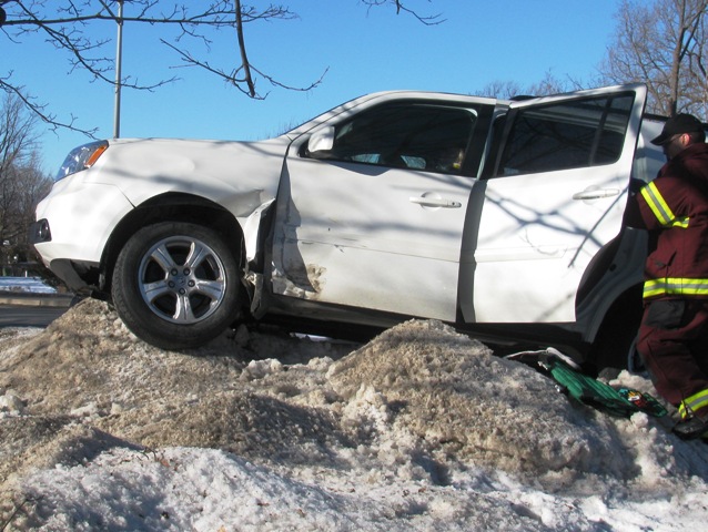 Accrochage entre une auto-patrouille et un véhicule 3