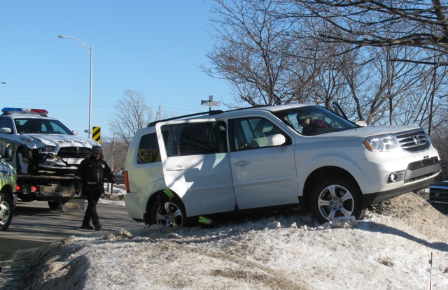 Accrochage entre une auto-patrouille et un véhicule 4