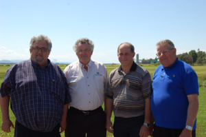 Les quatre présidents de l'UPA de la Côte-du-Sud qui ont participé à l'hommage aux bâtisseurs. De gauche à droite, MM. Louis-J. Desjardins, Charles Proulx, Hervé Dancause et Louis-Marie Gagnon.