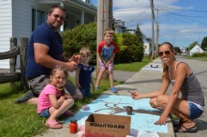 La peinture sur trottoir a été une activité populaire.