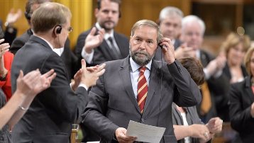 Thomas-Muclair-Ottawa_Applaudit_députés