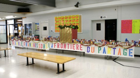 Près de 1000$ de denrées recueillies à l'école La Rencontre