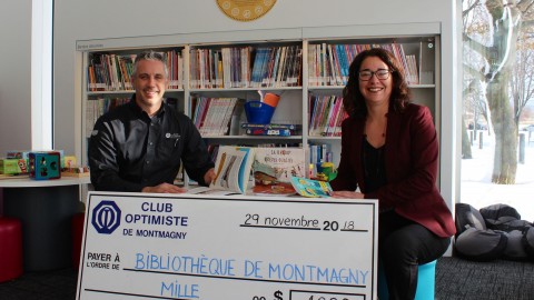 Le Club Optimiste parraine le club de lecture Rat-conte avec 1 000$