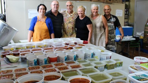 Les participants des cuisines collectives  mettent en place « Les repas solidaires »