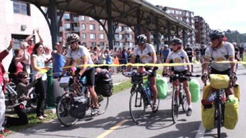 La Grande Traversée du Canada en vélo - Mission accomplie pour les quatre cyclistes!