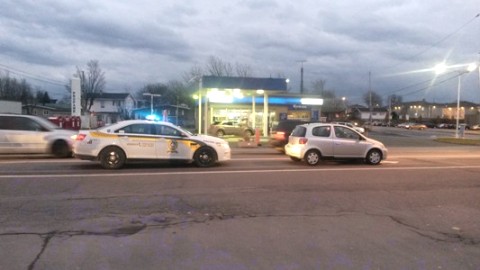 Une voiture en panne cause un ralentissement de circulation sur le Boulevard Taché Ouest