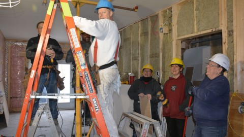 Les corvées se succèdent à la Maison d’Hélène