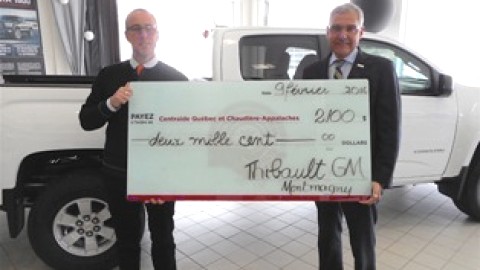 Thibault GM remet 2 100 $ à Centraide