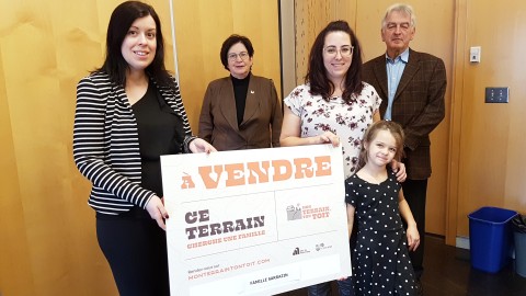 La famille Sarrazin gagne le terrain du concours « Mon terrain, ton toit » ! 