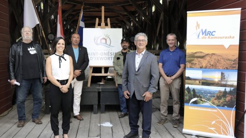 Les citoyens de Saint-Onésime-d’Ixworth se réunissent pour fêter les 100 ans du Pont du Collège