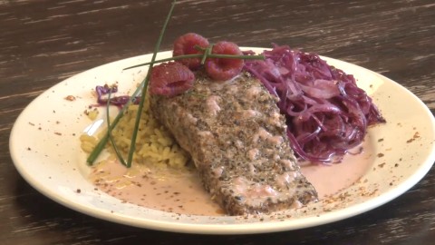 	            	Chronique IGA : Saumon aux tomates et herbes à la toscane et son beurre de framboises	            