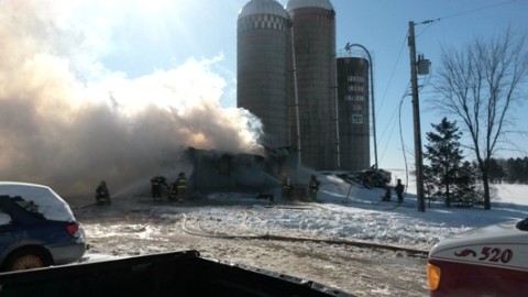 Une ferme est la proie des flammes à Saint-Vallier