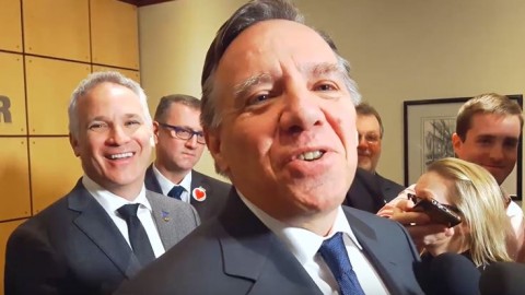 François Legault de passage à l’usine Bombardier de La Pocatière, traite Philippe Couillard d’incompétent