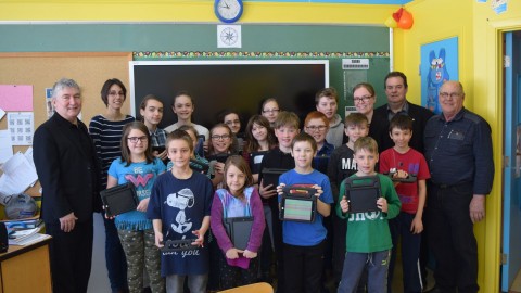 Des tablettes qui changent le quotidien des étudiants à l’école primaire de Saint-Marcel