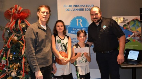 Le Club Richelieu Montmagny octroie un montant de 500 $ à l’équipe de basketball les Rafales de l’École Saint-Pie X