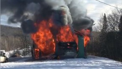 Le garage du Club Sportif Appalaches de L’Islet est en feu 