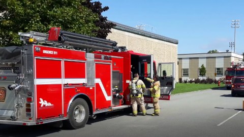 Les pompiers se déplacent rapidement à l’école Louis-Jacques-Casault