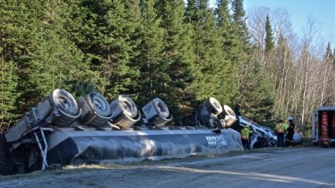 Sortie de route d'un camion-remorque causant un blessé à Sainte-Euphémie