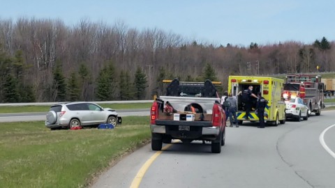 Une voiture frappe un poteau à Berthier-sur-Mer