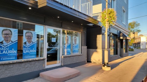 Marc Laurin félicite les nouvelles personnes élues au Conseil et souligne le début officiel de sa campagne