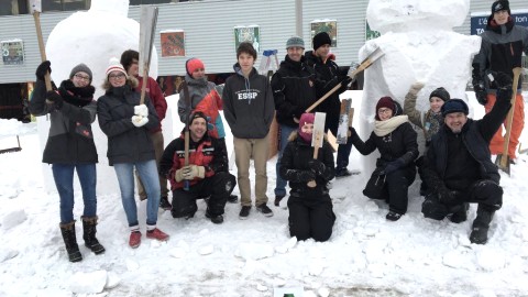 Les citoyens de Saint-Paul s’adonnent à la sculpture sur neige