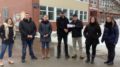 Le Club Richelieu donne un montant de 5000 $ pour la cour de l’École Saint-Nicolas