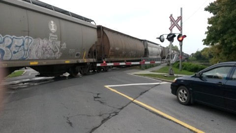 Un train coupe la ville de Montmagny en deux pendant plus de 2 heures