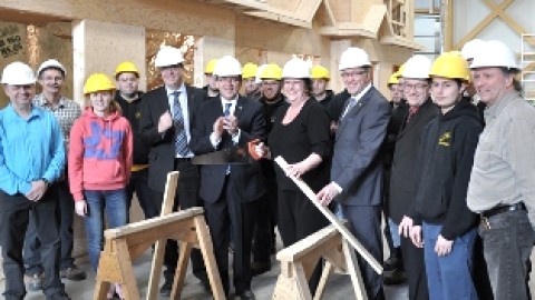 La Commission Scolaire de Kamouraska-Rivière-du-Loup a fait l'inauguration du nouveau complexe de formation professionnelle en charpenterie-menuiserie.