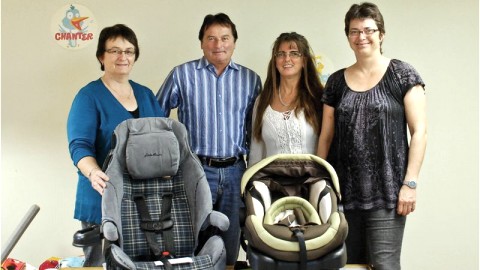 DES SIÈGES D'AUTO POUR LES FAMILLES DANS LE BESOIN