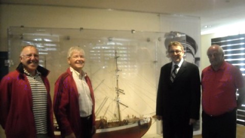 Norbert Morin accueille le ministre Jean D'Amour au Musée maritime du Québec