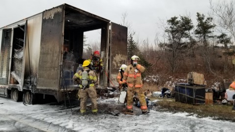 Feu d’un camion-remorque sur l’autoroute 20 à Montmagny