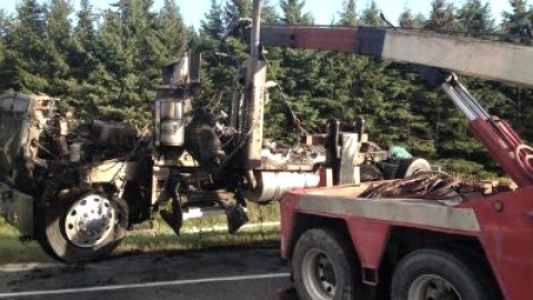 Un camion prend feu sur l'autoroute 20 à Cap St-Ignace