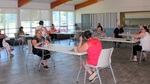 Le café communautaire de Tourville est ouvert