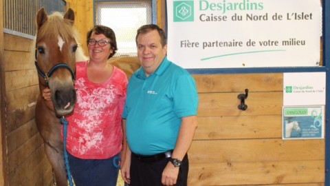 La Caisse Desjardins du Nord de L’Islet devient « parrain » du cheval TANGOLD du Centre d’équithérapie la Remontée