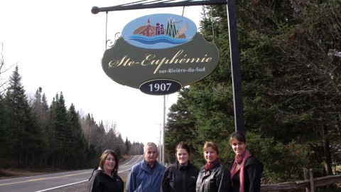 DE NOUVELLES ENSIGNES EMBELLISSENT STE-EUPHÉMIE-SUR LA RIVIÈRE-DU-SUD