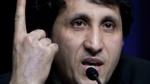 «On vient d'assister au spectacle surréaliste d'un gouvernement qui se félicite d'offrir l'opportunité aux ménages québécois de s'endetter davantage.» M. Amir Khadir