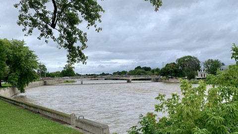 	            	Étroite surveillance de la ville sur ses rivières	            