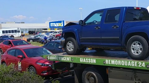 Collision causant un blessé à Montmagny impliquant une voiture de livraison Fritou