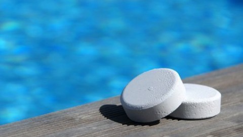 Soyez prudents avec les produits de chloration pour piscine 