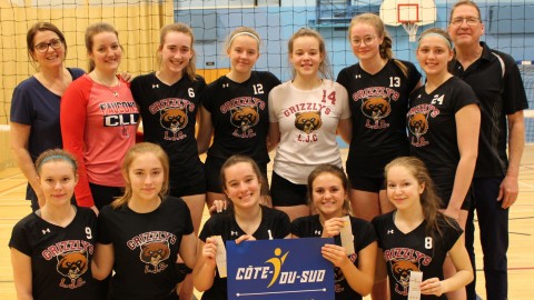 22 équipes à l’école secondaire Louis-Jacques-Casault pour le Championnat local de volleyball