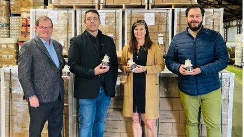Un don historique de sirop d’érable pour les Banques alimentaires du Québec
