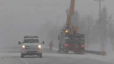 Des fils électriques ont bloqué momentanément le boulevard Taché Ouest 