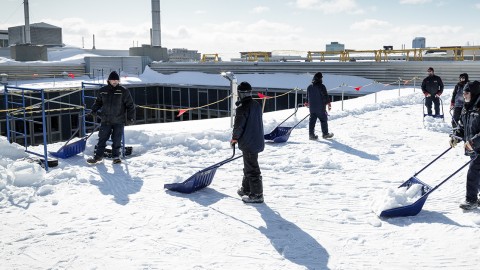 	            	Planification et sécurité obligatoires pour le déneigement de toitures 	            