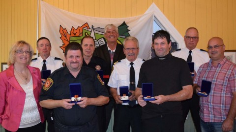 Sept pompiers de Saint-Damase honorés pour leurs années de service  