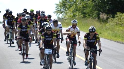 Plus de 150 cyclistes participent au Défi Vélo André-Côté