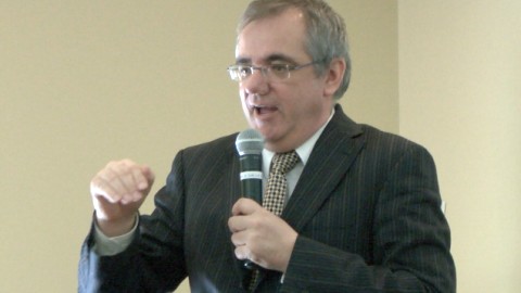 Jean Cyr doute de la crédibilité du consultant!