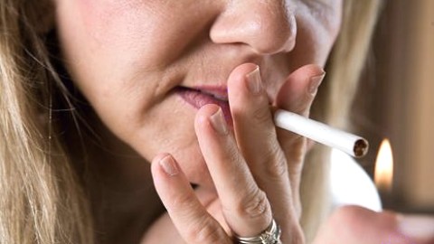 CHAQUE HEURE, LE TABAC TUE UN FUMEUR AU QUÉBEC