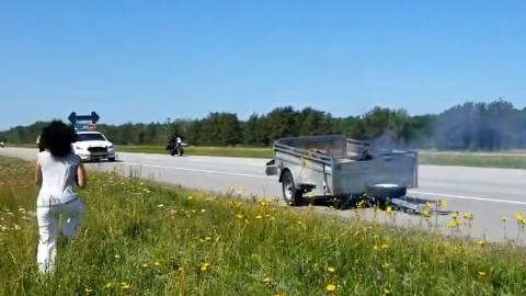 Une remorque prend feu sur la 20 à Berthier-sur-Mer