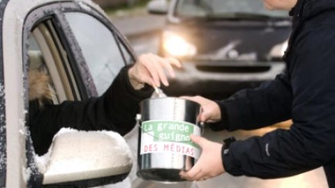ÉCONOME D'ÊTRE GÉNÉREUX